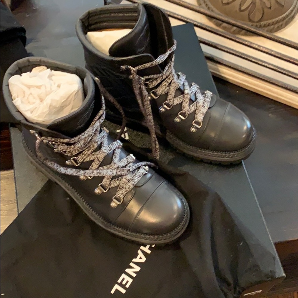Chanel lace up boots - Picture 7 of 8